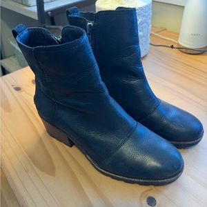 Sorel Black Leather booties